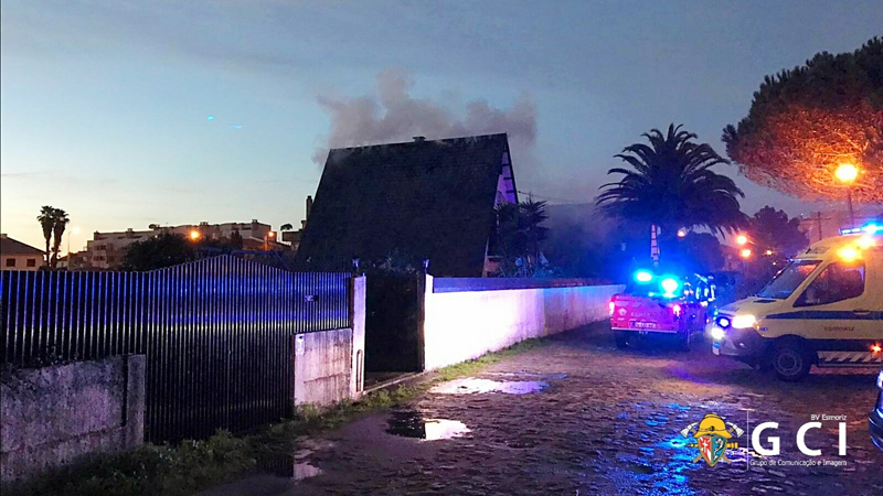Incêndio deixou casal de idosos desalojado em Esmoriz Incêndio deixou casal de idosos desalojado em Esmoriz
