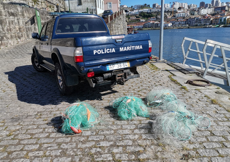 Polícia Marítima apreendeu redes de tresmalho em Esmoriz e Cortegaça Polícia Marítima apreendeu redes de tresmalho em Esmoriz e Cortegaça