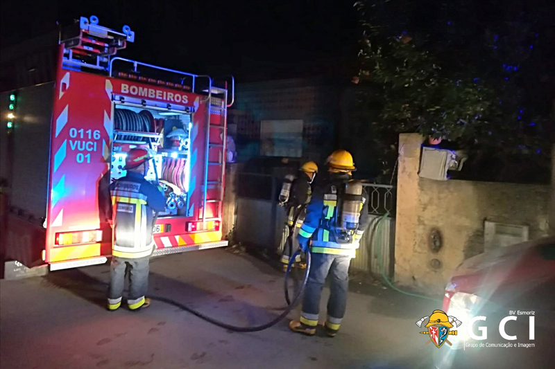 Bombeiros de Esmoriz chamados a intervir Bombeiros de Esmoriz chamados a intervir