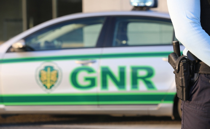 Dois homens identificados pela GNR por desmantelamento de viaturas Dois homens identificados pela GNR por desmantelamento de viaturas