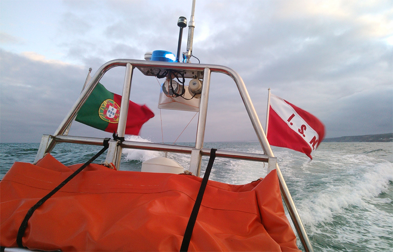 Auxiliadas duas tripulantes de embarcação de recreio à deriva ao largo de Ovar