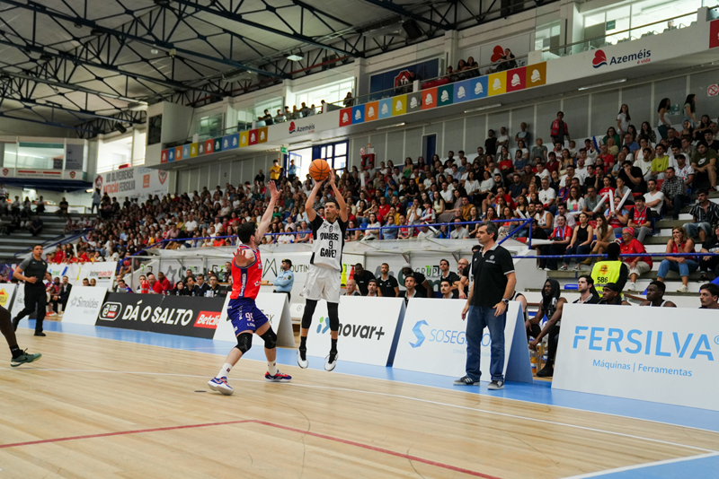 Basquetebol: Ovarense ‘arrumou’ a Oliveirense e está na meia final do campeonato Basquetebol: Ovarense ‘arrumou’ a Oliveirense e está na meia final do campeonato