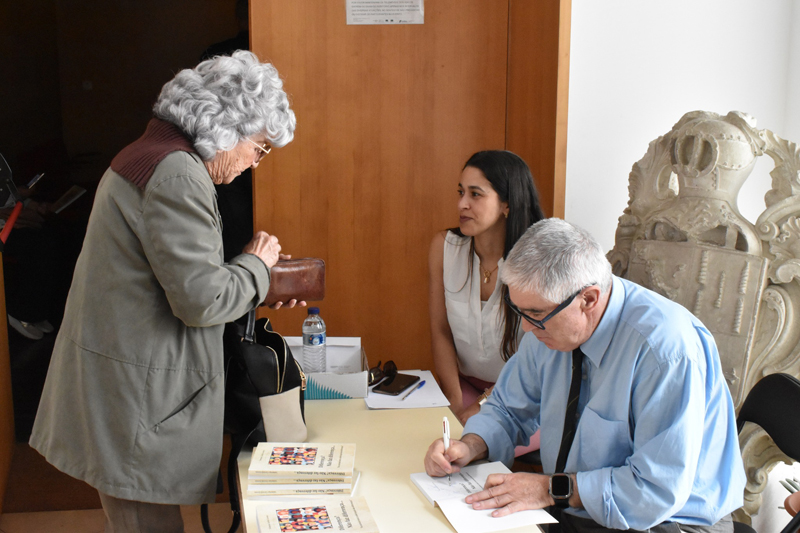 Valdemar Gomes apresentou o livro “Diferença? Não faz diferença…” Valdemar Gomes apresentou o livro “Diferença? Não faz diferença…”